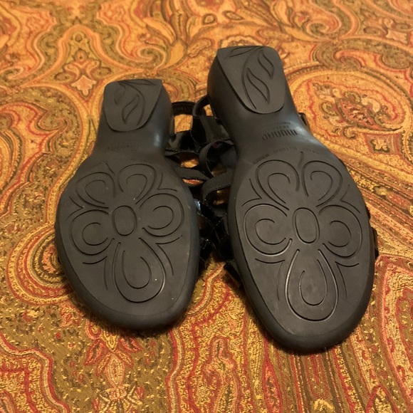 Munro women’s black strap sandals - Picture 3 of 3